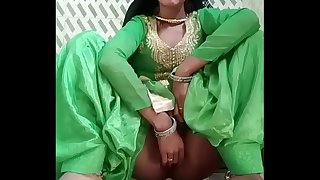 Desi Village aunty fingering and squirt for her lover // Observe Total 18 min Movie At http://www.filf.pw/auntysquirt