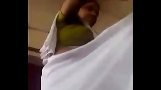 Desi mature aunty showing her pussy hole