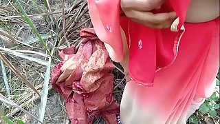 Bhabhi with her lover trying to fulfill their sexual desires so went outdoor sexual fun where  traditional sex switched in western style outdoor anal in traditional Saree duo gone wild